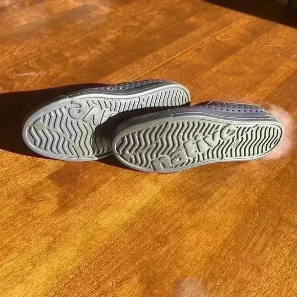 Navy women’s Native  shoes - Picture 3 of 3